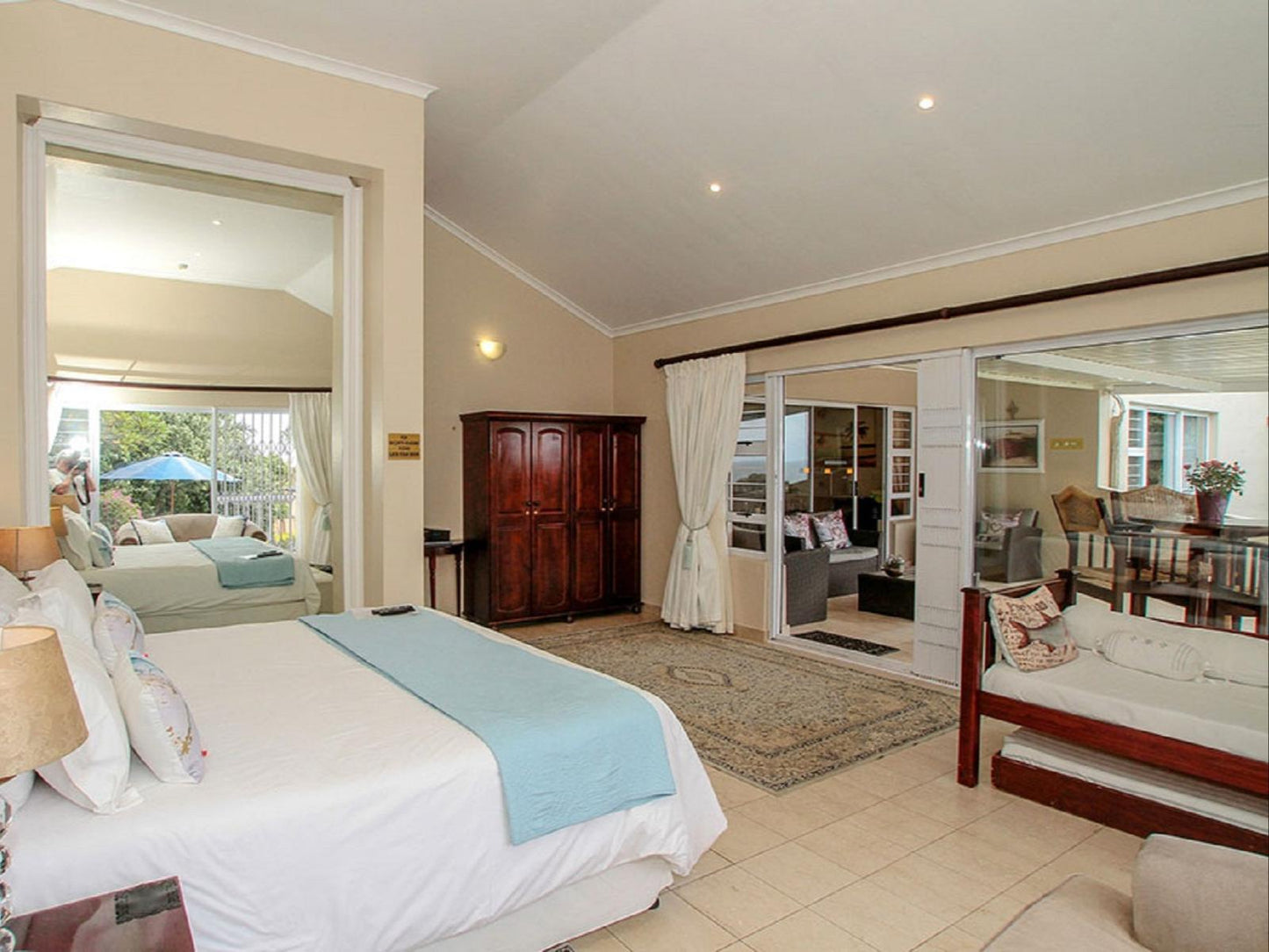 Luxury Suite @ Chartwell Guest House