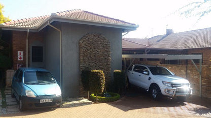 Villa Indoni Guest House Die Heuwel Witbank Emalahleni Mpumalanga South Africa Car, Vehicle, Building, Architecture, House, Living Room
