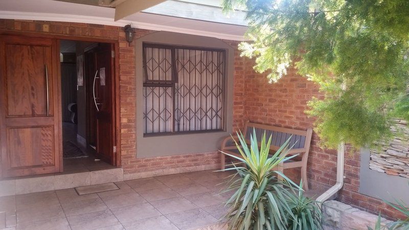 Villa Indoni Guest House Die Heuwel Witbank Emalahleni Mpumalanga South Africa Door, Architecture, Gate, House, Building, Brick Texture, Texture, Garden, Nature, Plant, Living Room