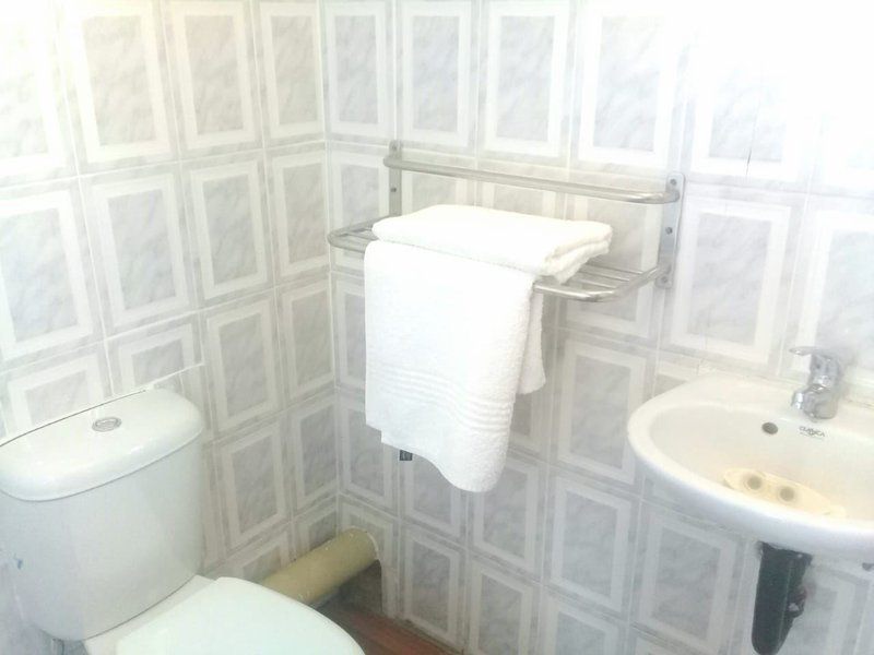 Chumluyatha Airport Bnb Southridge Park Mthatha Eastern Cape South Africa Bright, Bathroom