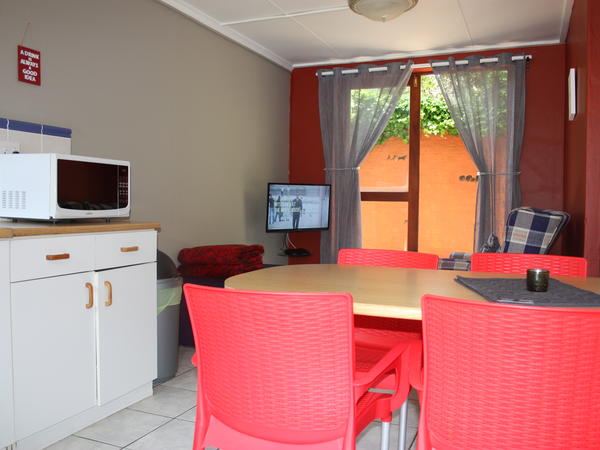 Mini apartment with two bedrooms @ Cloverleigh Guest House