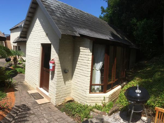 Self catering room twin beds @ Cloverleigh Guest House