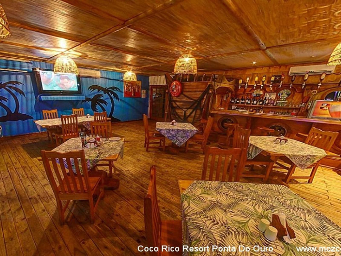 Coco Rico Resort, Colorful, Bar