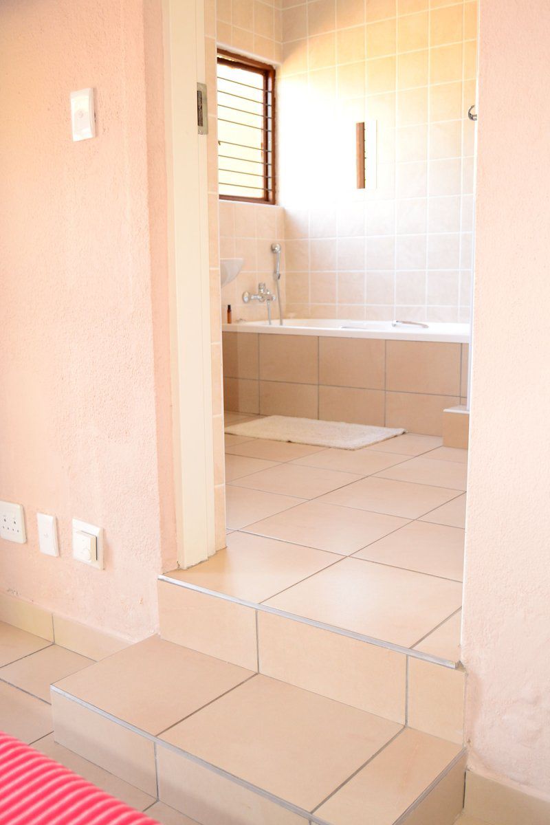 Cosy Guest Suites In Sandton Kelvin Johannesburg Gauteng South Africa Colorful, Bright, Bathroom