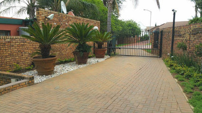Cosy Cottage Erasmuskloof Pretoria Tshwane Gauteng South Africa Gate, Architecture, House, Building, Palm Tree, Plant, Nature, Wood, Garden