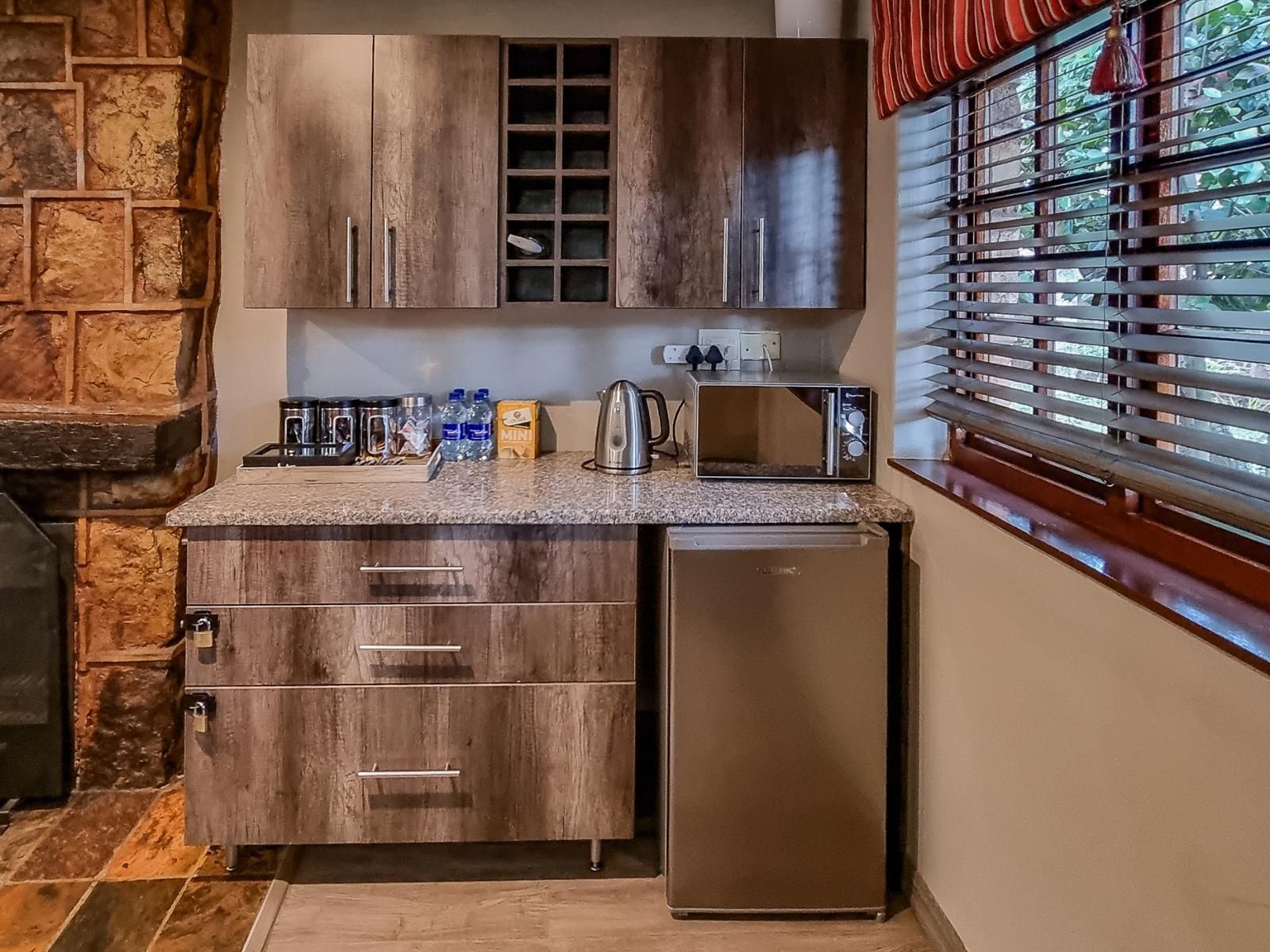 Critchley Hackle Lodge, Lakeside 10, Kitchen