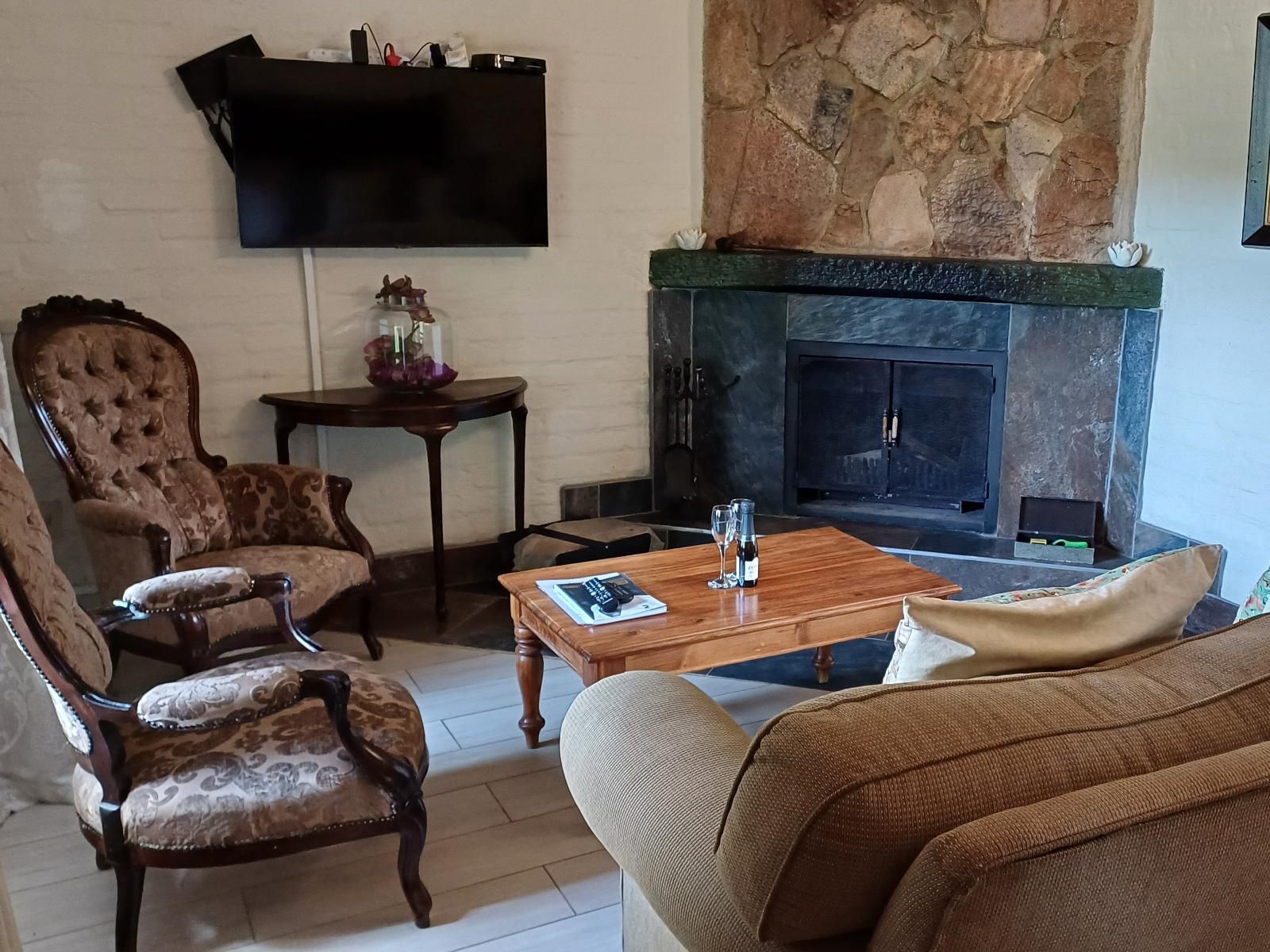 Critchley Hackle Lodge, Tower Room, Living Room