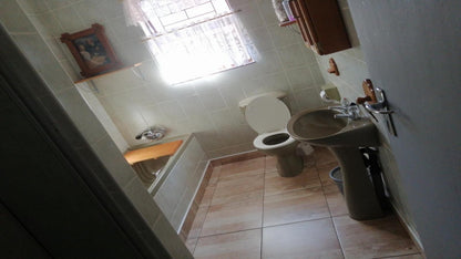 Cura Lodge Pellissier Bloemfontein Free State South Africa Unsaturated, Bathroom