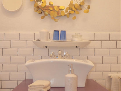 Standard Room Shower & Victorian Bath @ Darling Lodge Guest House
