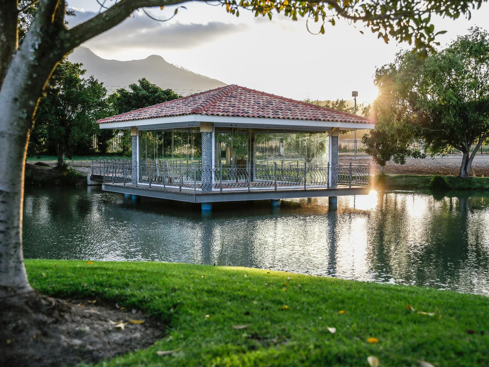 Dawn Mountains Farm, Pavilion, Architecture