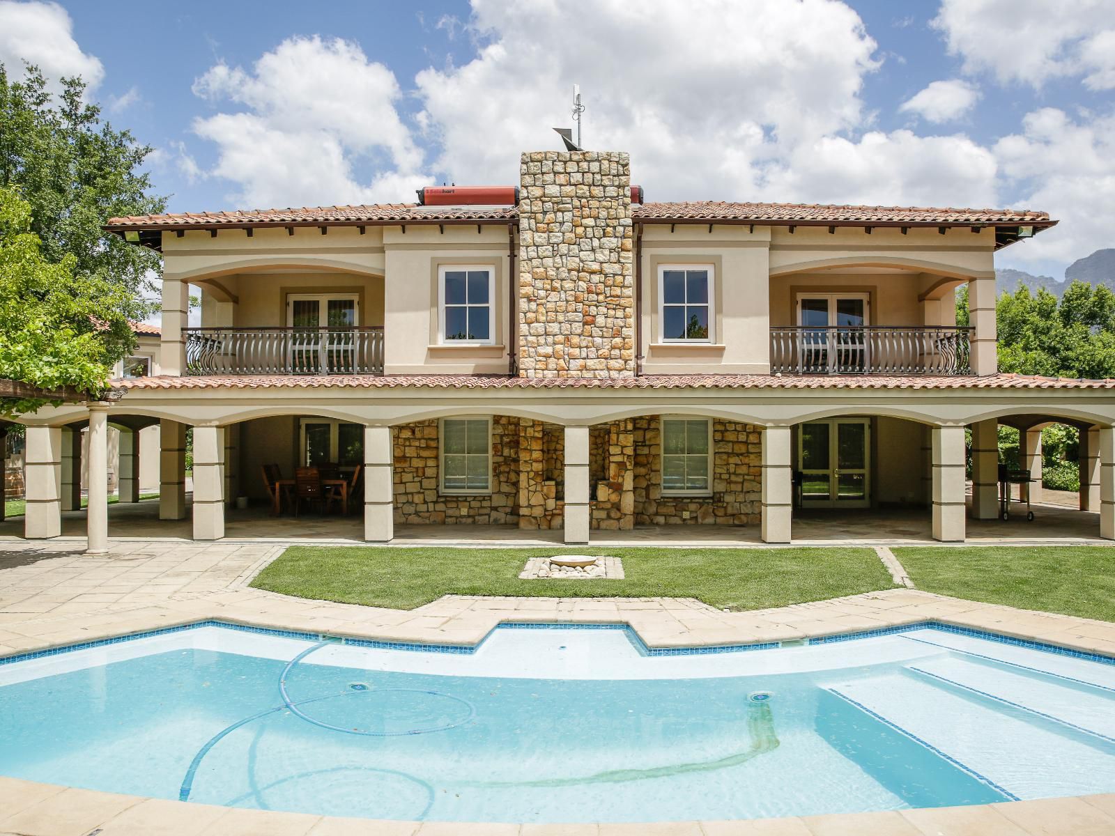 Dawn Mountains Farm, House, Building, Architecture, Swimming Pool