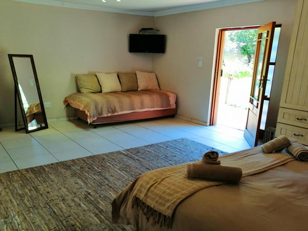 Small Family Room @ Dawnview Guest House