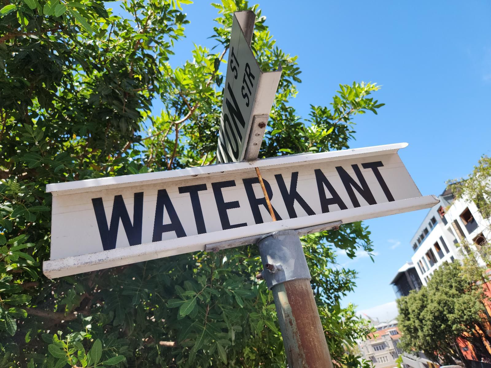 De Waterkant Cottages & Apartments, Sign