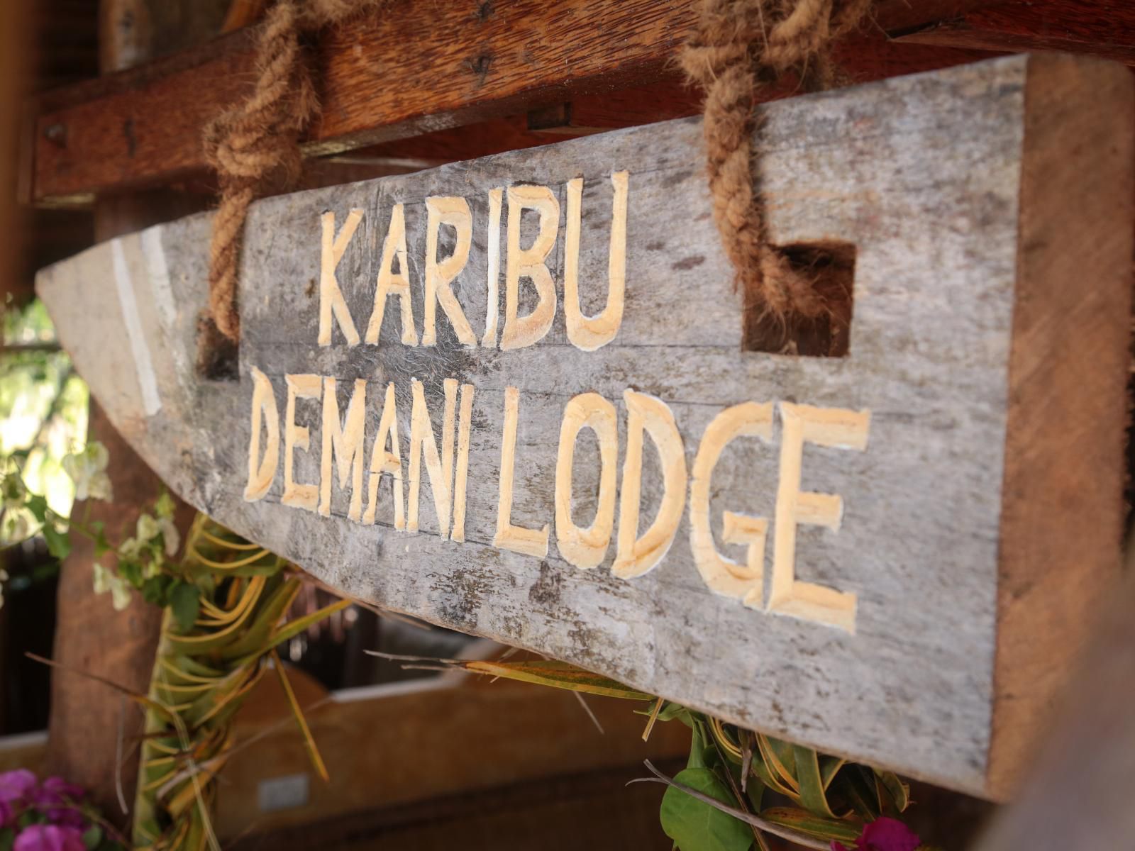 Demani Lodge, Sign