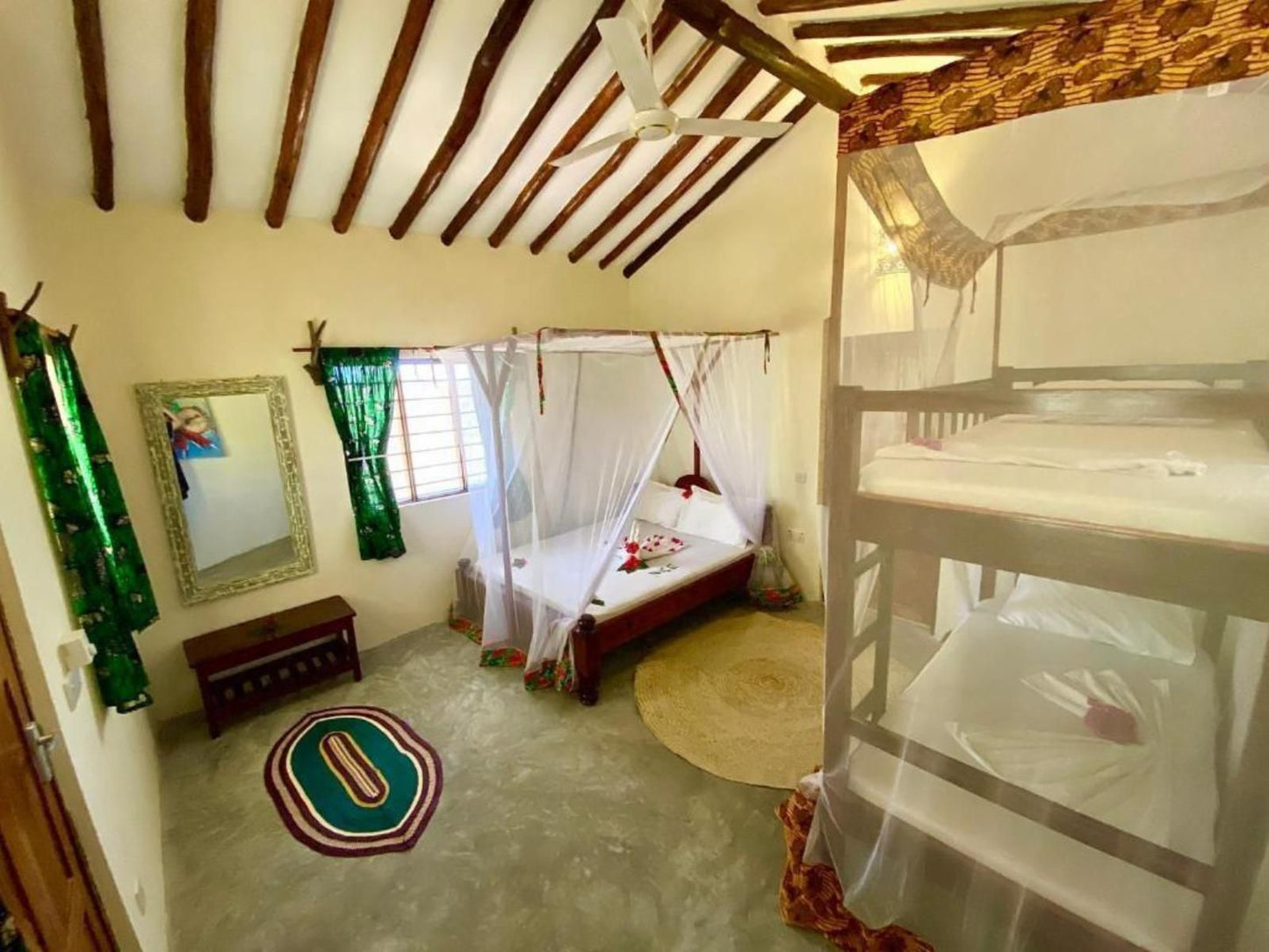 Demani Lodge, Eight Bed Dorm, Bedroom