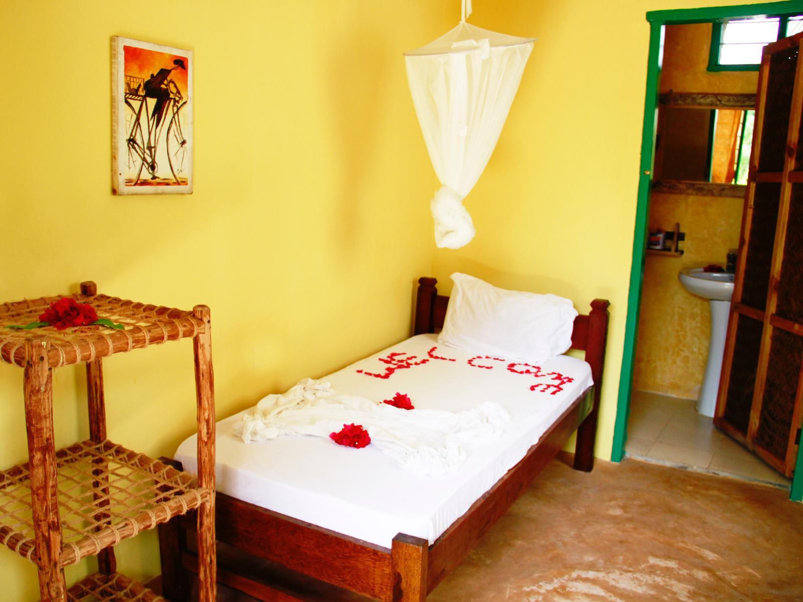 Demani Lodge, Single Room En-suite, Colorful, Bedroom