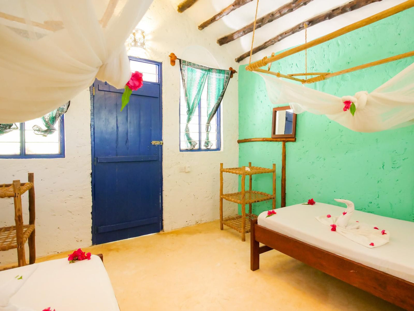 Demani Lodge, Twin Room En-suite, Colorful