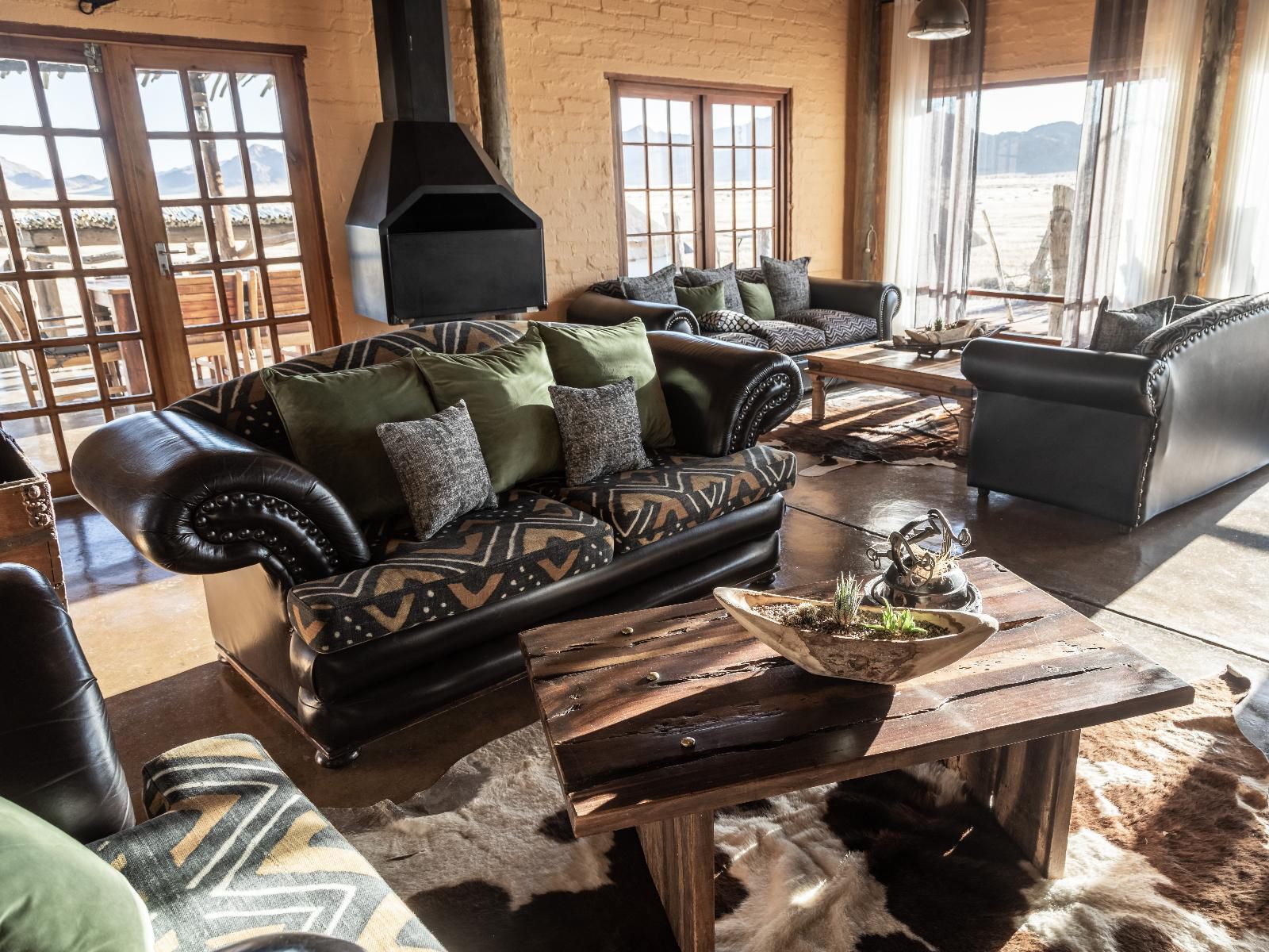 Desert Homestead Lodge, Living Room