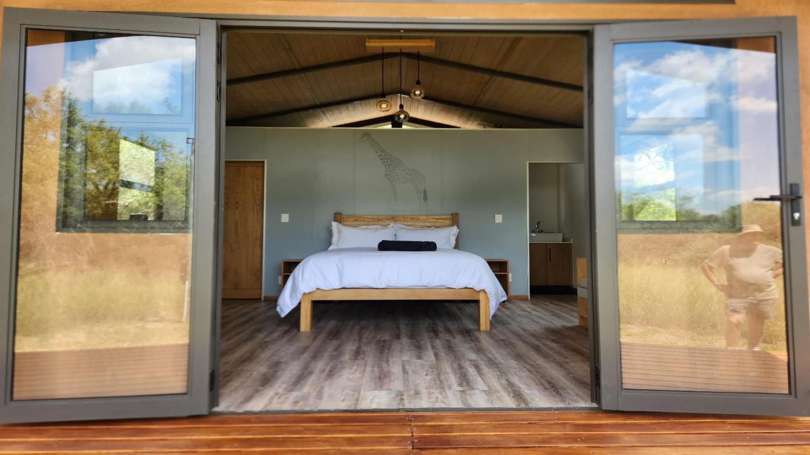 Die Boer En Die Belg, Giraffe Chalet, Bedroom