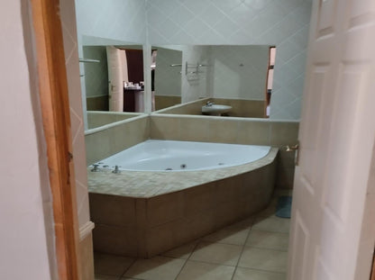 Die Geel Huis Guesthouse Wolmaransstad North West Province South Africa Bathroom, Swimming Pool