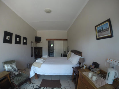 Queen Bed Room - Shower Only @ Die Kleipot Guesthouse