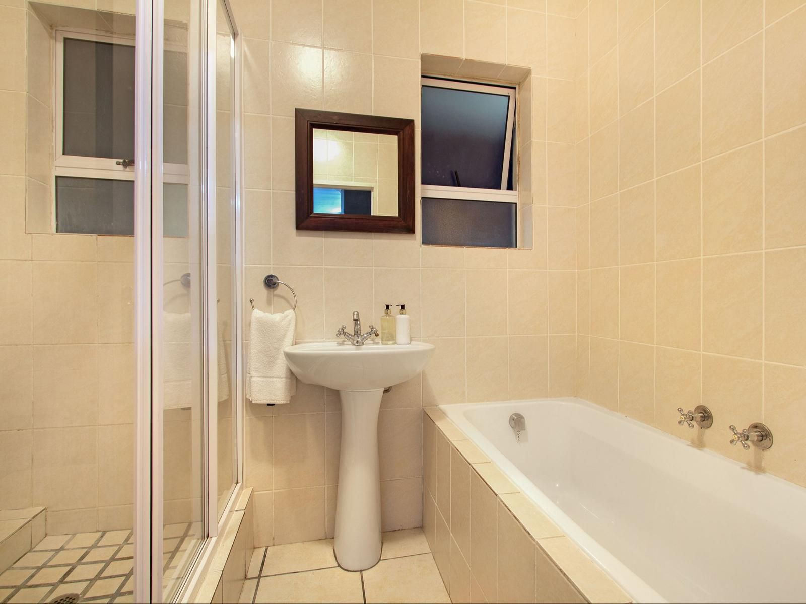 Dolphin Ridge 108 By Hostagents Bloubergstrand Blouberg Western Cape South Africa Bathroom