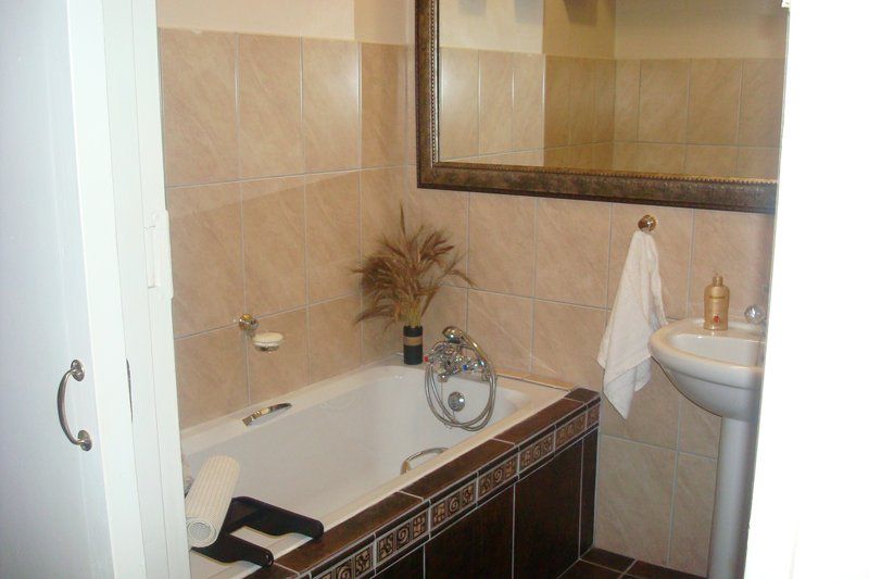 Dot J J Bandb Paarl Western Cape South Africa Bathroom