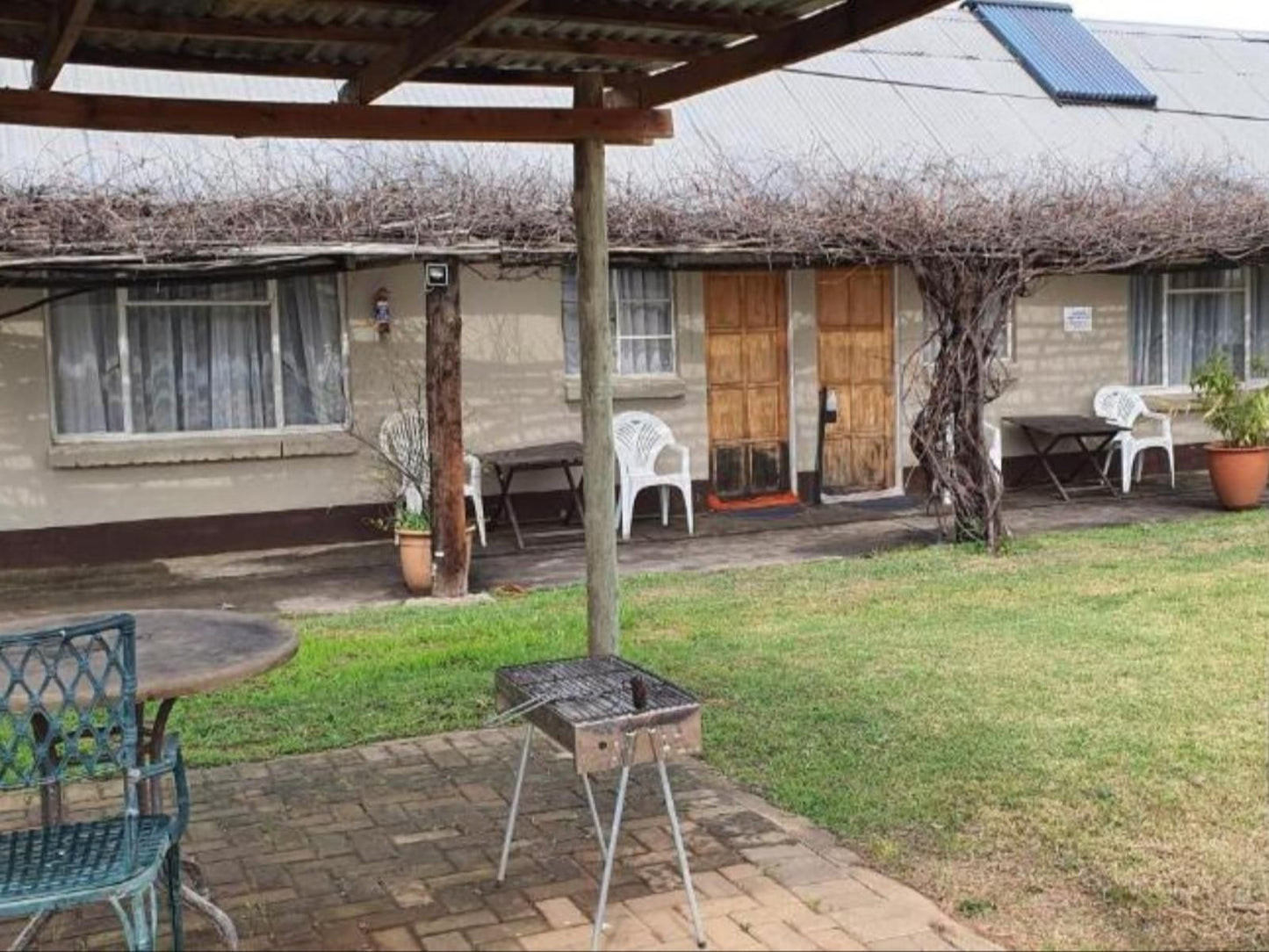 Drakensberg Bush Lodge And Backpackers