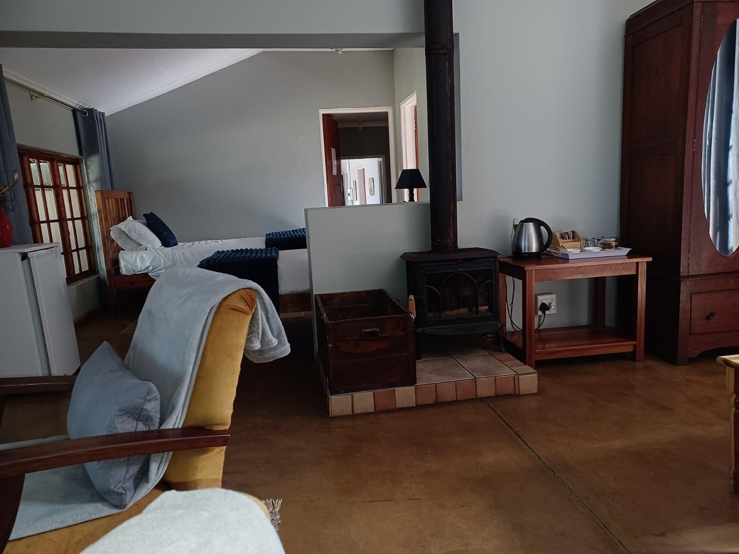 Room 10 Downstairs Family Room @ Drakensberg Mountain Retreat - Vergezient Lodge