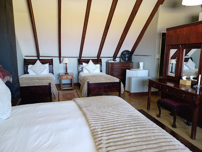 Room 3 Upstairs Family Unit @ Drakensberg Mountain Retreat - Vergezient Lodge
