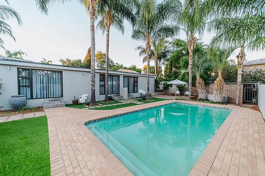 Dreamstay Guesthouse Middelpos Upington Northern Cape South Africa House, Building, Architecture, Palm Tree, Plant, Nature, Wood, Garden, Swimming Pool