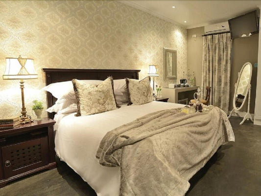 Luxury Suite With Shower @ Duke & Duchess Boutique Hotel