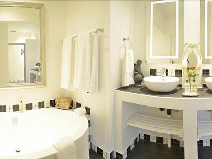 Suite with Bath and Shower @ Duke & Duchess Boutique Hotel