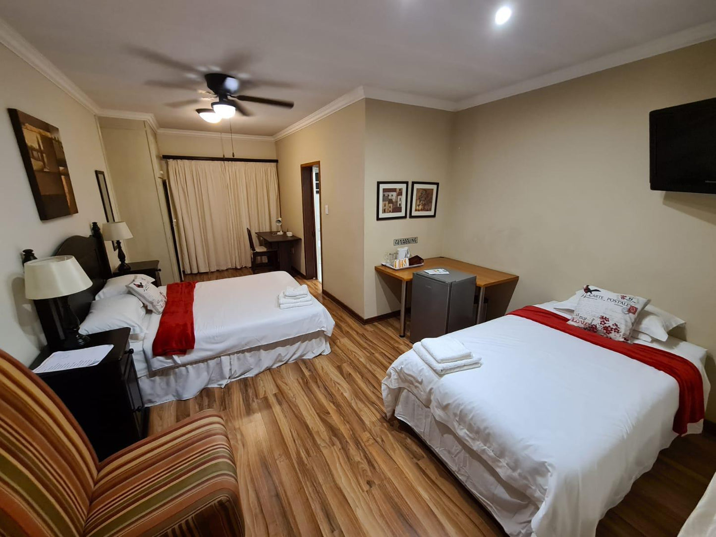 Luxury Double Room with Free Wifi @ Duke's Place Nature Guesthouse