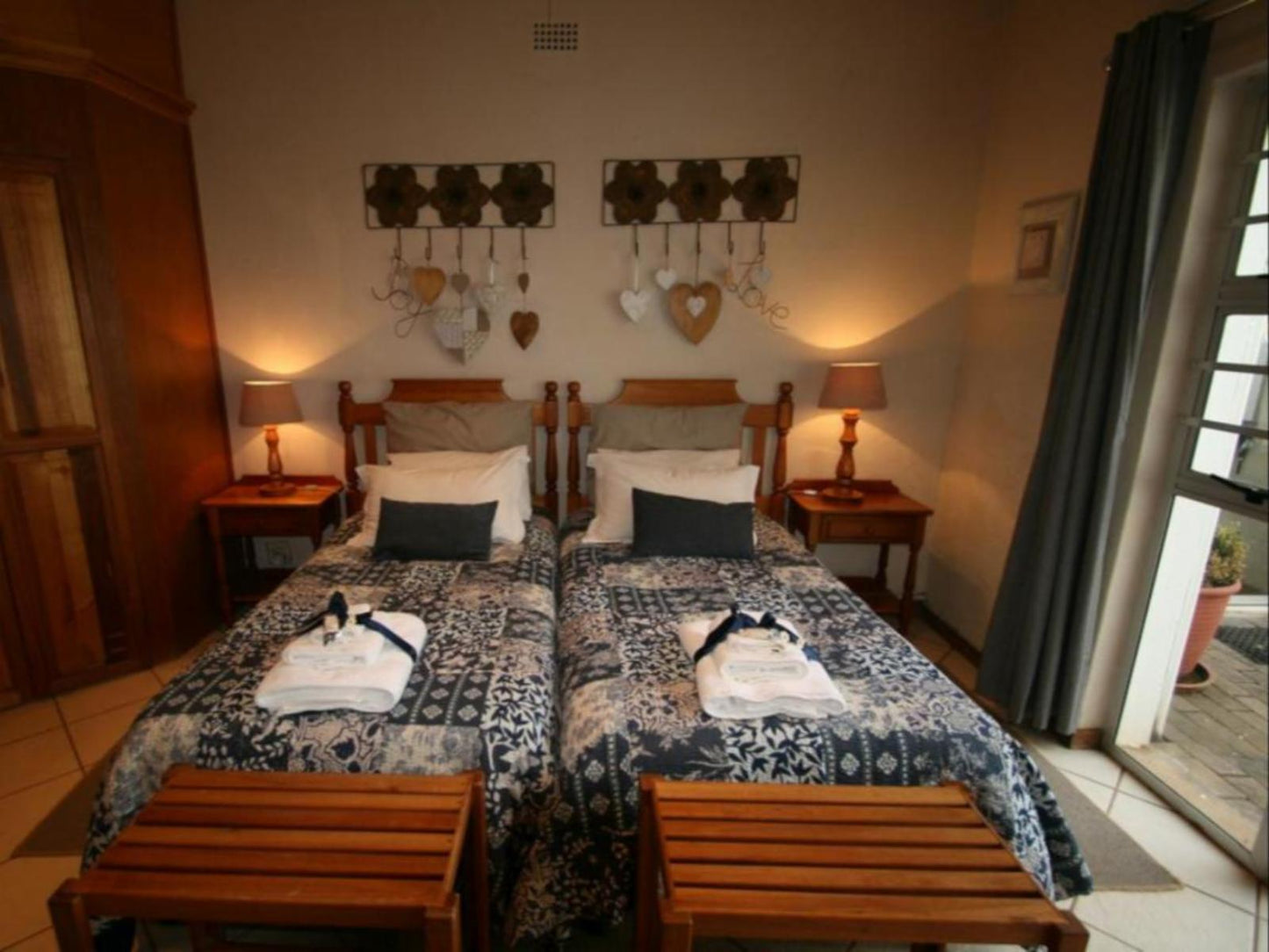 Standard Twin or King Suite @ Dusk To Dawn B & B