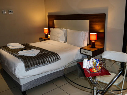 Queen room Self Catering @ Eagle Nest Luxury Accommodation