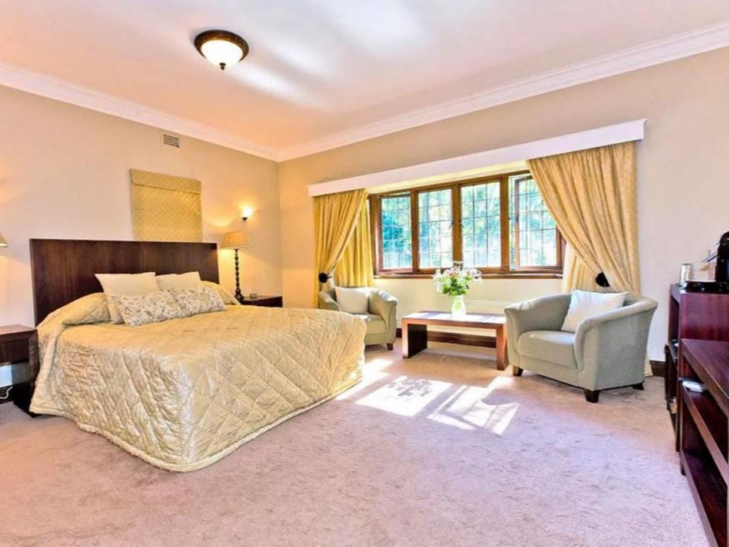 Eagle Wind Manor, Luxury Double Room, Bedroom