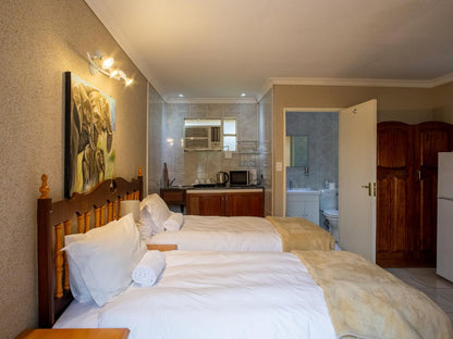 Executive Room King Size Bed or 2 Single @ Eikenhof Country Guesthouse And B&B.