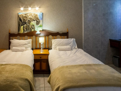 Executive Room King Size Bed or 2 Single @ Eikenhof Country Guesthouse And B&B.