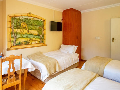 King Family Kingsize Bed or 3 Single Be @ Eikenhof Country Guesthouse And B&B.