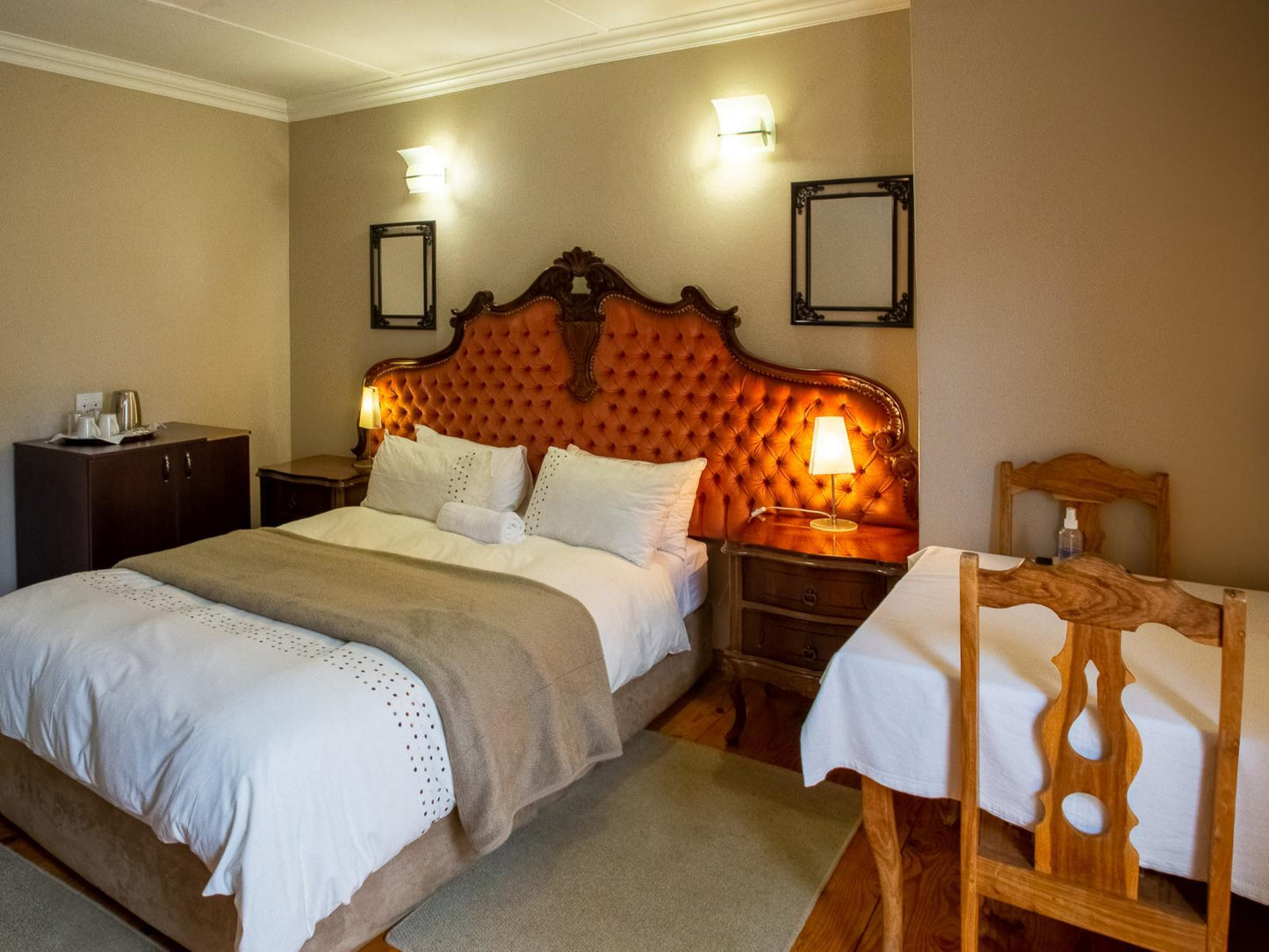 Queen Executive Queen Size Bed @ Eikenhof Country Guesthouse And B&B.