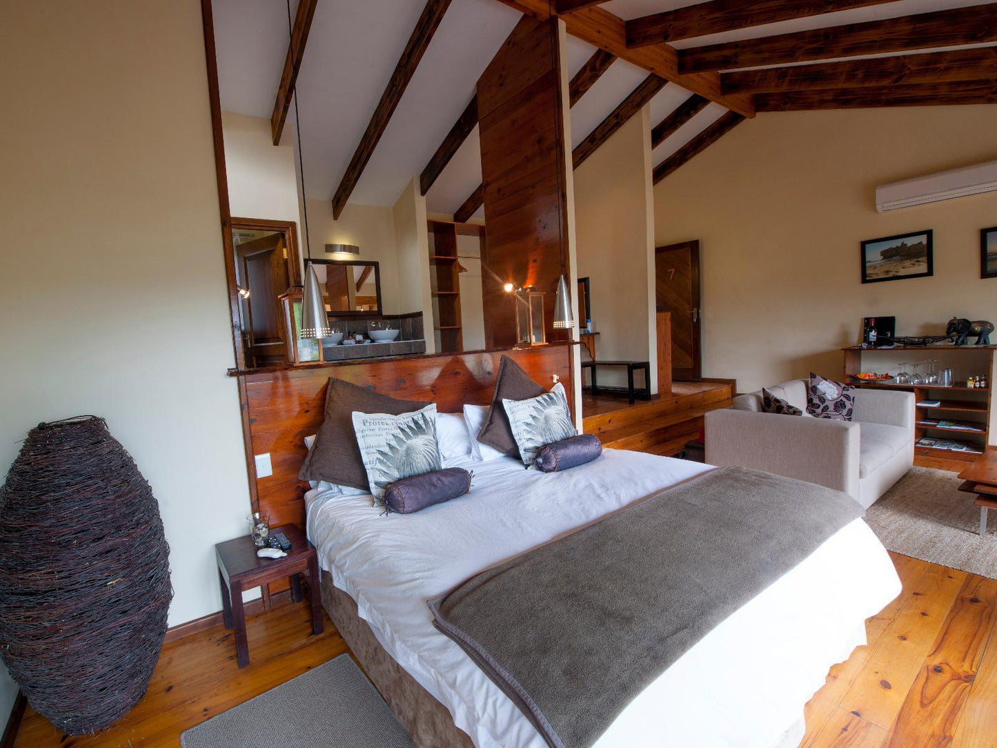 Executive suite @ Elephant Hide Of Knysna Guest Lodge