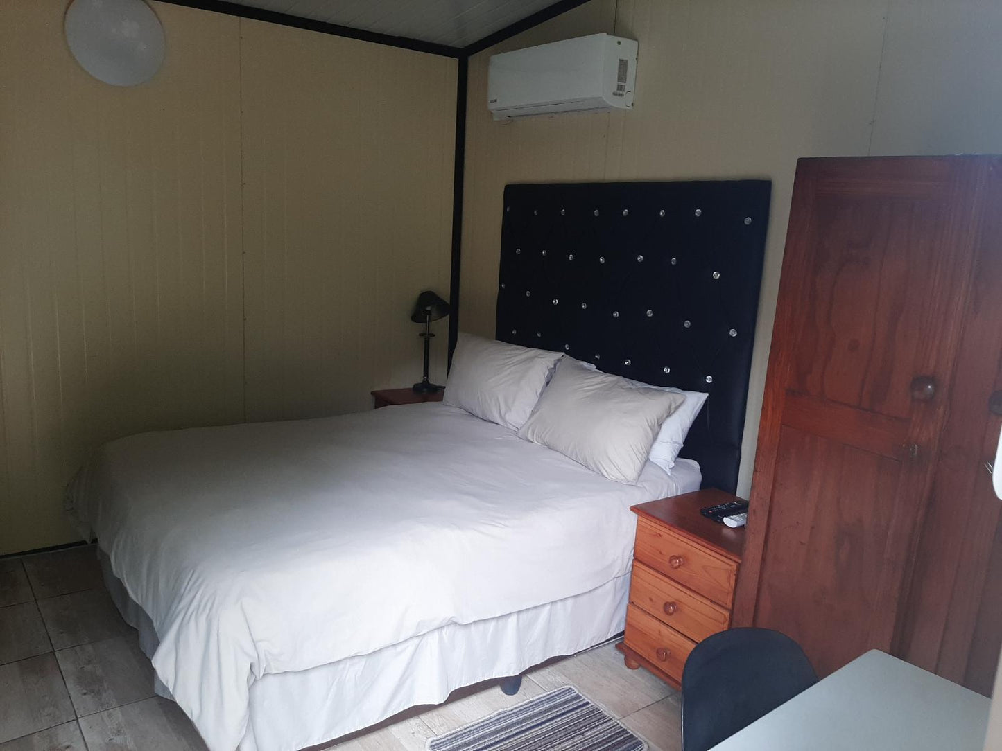 BB5 Double Room - Aqua @ Elephant Walk