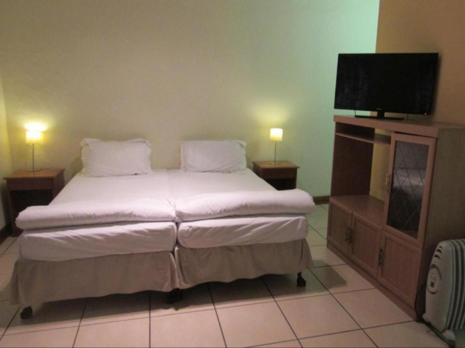 Emafini Country Lodge, Standard Room, Bedroom