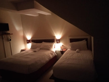 Maxhanga Room 26 @ Emampingeni Lodge