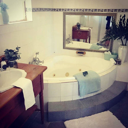 Erin Guest House And Bandb Bergville Kwazulu Natal South Africa Bathroom, Swimming Pool