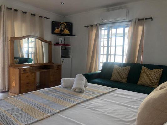 Deluxe Double or Twin Room with Balcony @ Esangweni Guest House