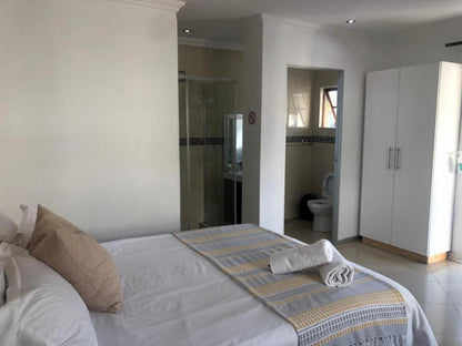 Deluxe Double or Twin Room with Balcony @ Esangweni Guest House