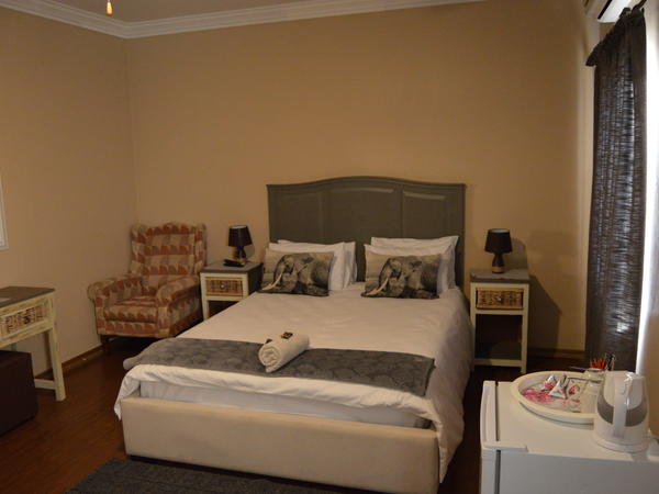 Queen Room @ Esmarline Lodge