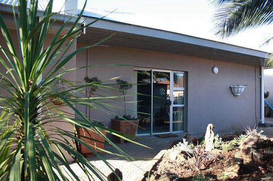 Esperanza Self Catering Queenstown Eastern Cape South Africa House, Building, Architecture, Palm Tree, Plant, Nature, Wood